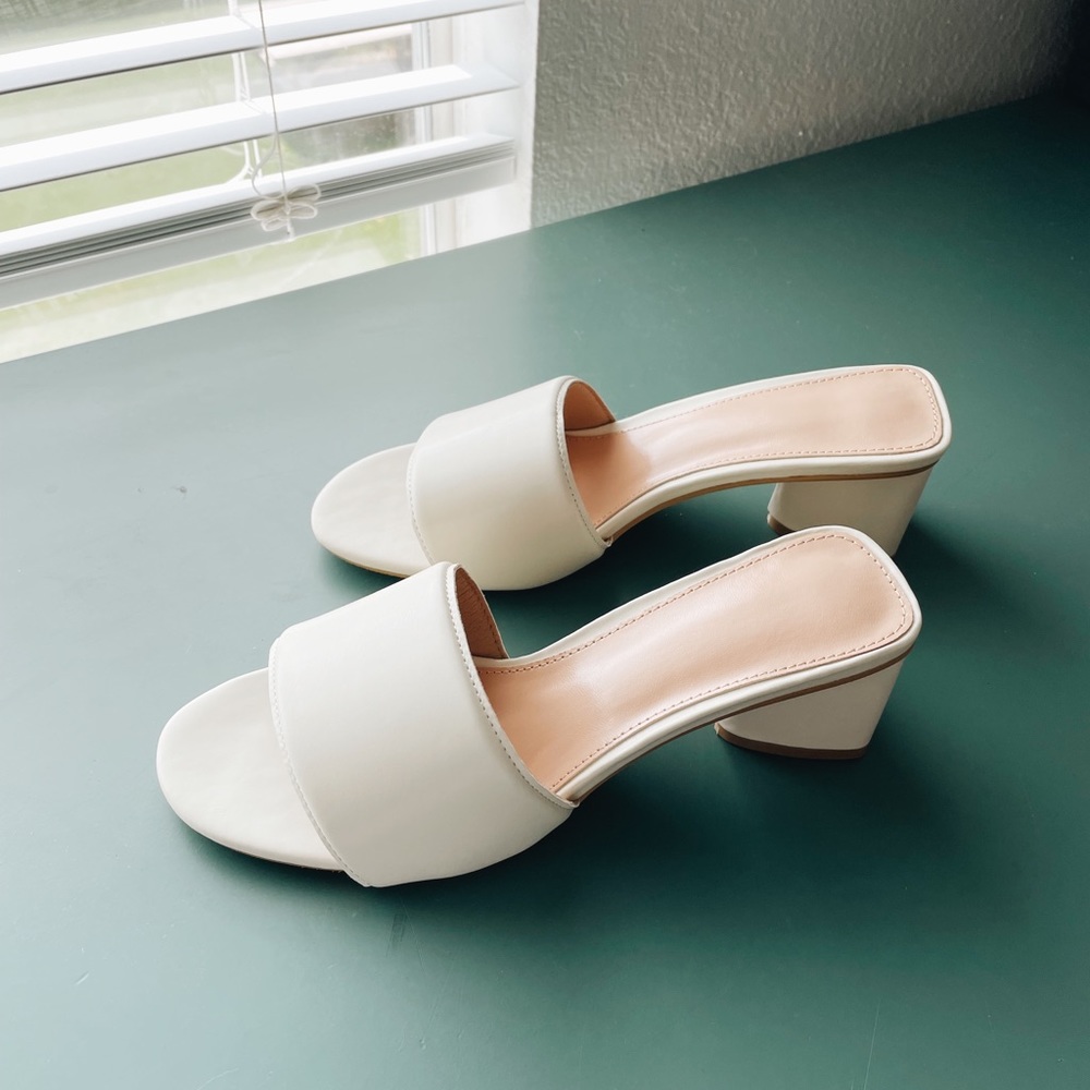 White block heels! ~ 2 1/2 in NEW size 7.5 EUR 38